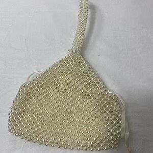 Cream Beaded Handbag with Lustrous Finish